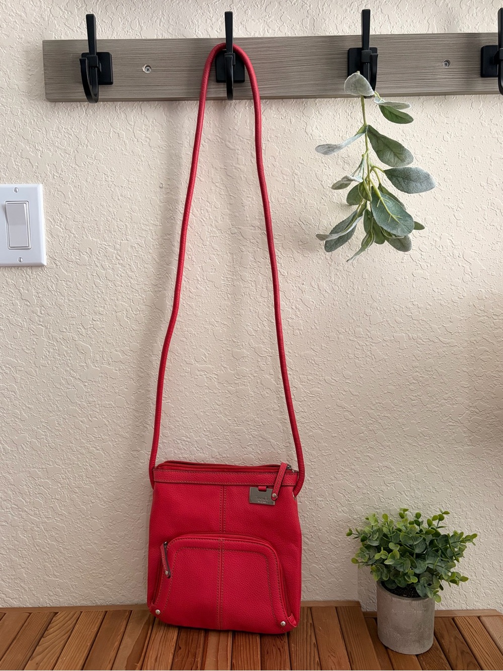 Tignanello Pebbled Leather Crossbody Bag, Coral Pink Multi-Pocket Organizer - Picture 8 of 8